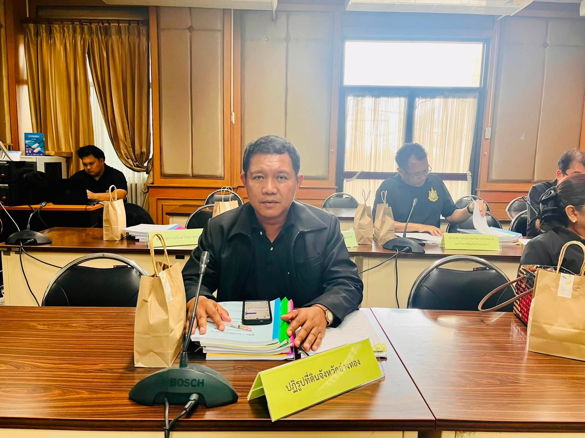 title - จังหวัดอ่างทองจัดประชุมคณะกรรมการขอใช้ ขอถอนสภาพที่ดินสาธารณประโยชน์